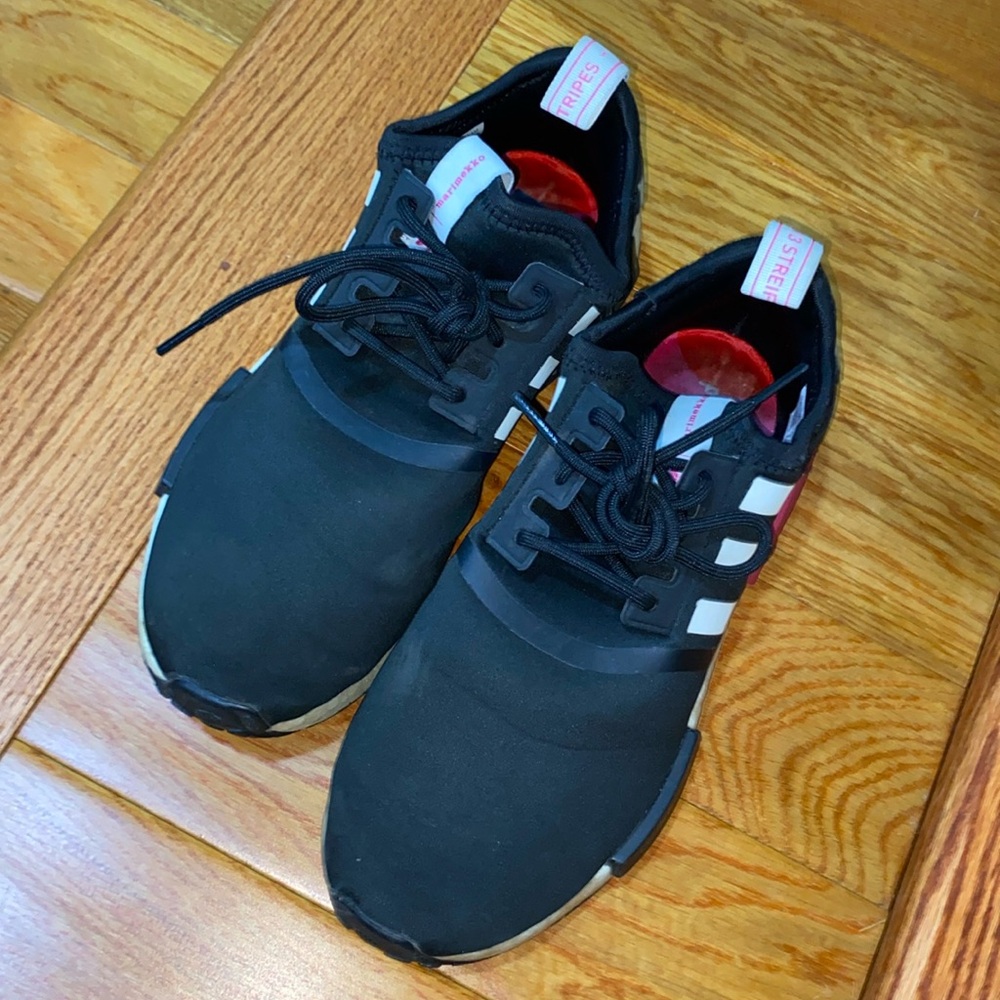 Adidas athletic shoe, Pink and Black color. Size 7.5